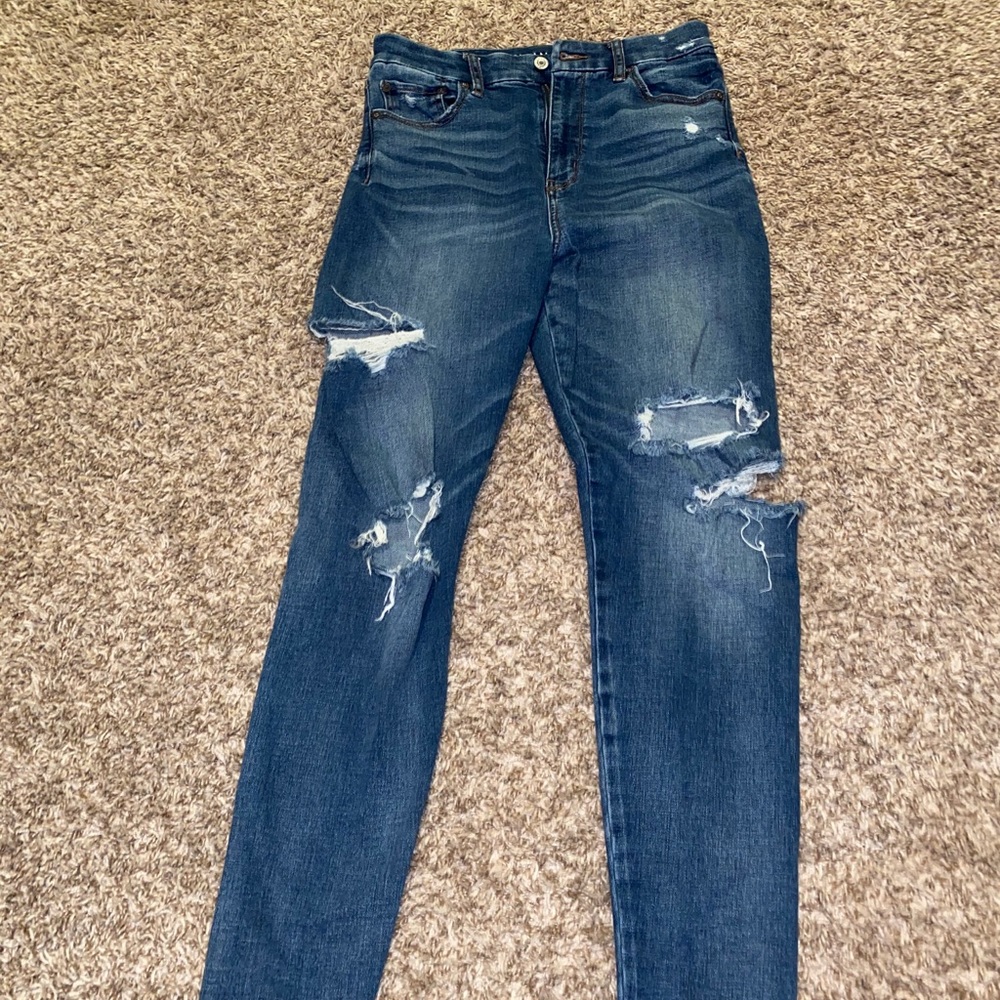 Super stretchy AE ripped jeans